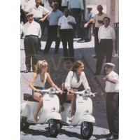 Poster Vespa Primavera - Vrouwen op de weg